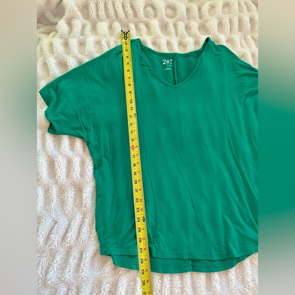 Maurices 24/7 Green Tee size Medium - Picture 4 of 7